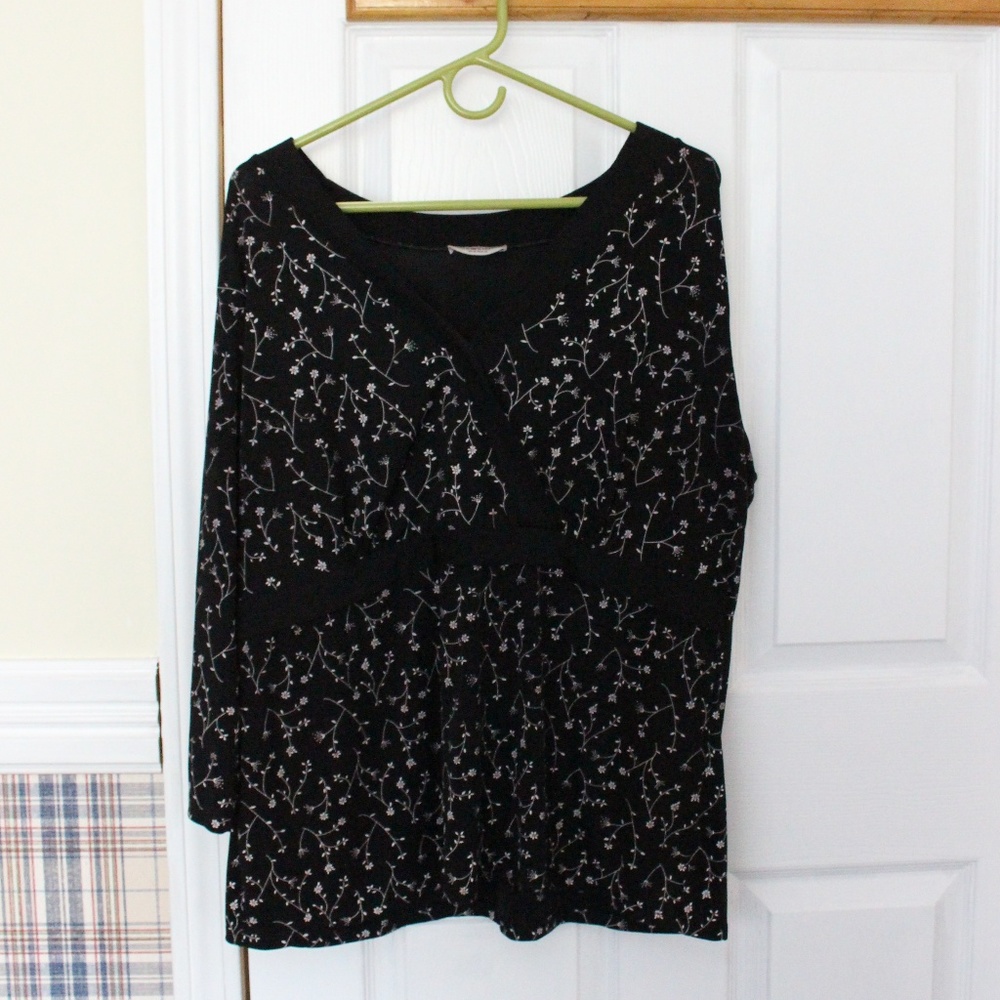 WOMENS BLACK BLOUSE WITH WHITE FLOWERS SIZE XL